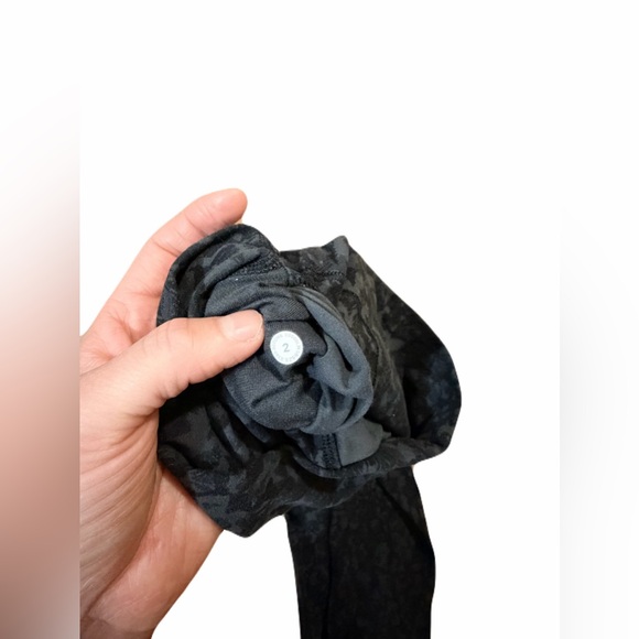 lululemon Align High-Rise leggings cheetah camo deep coal size 2 - Picture 6 of 7